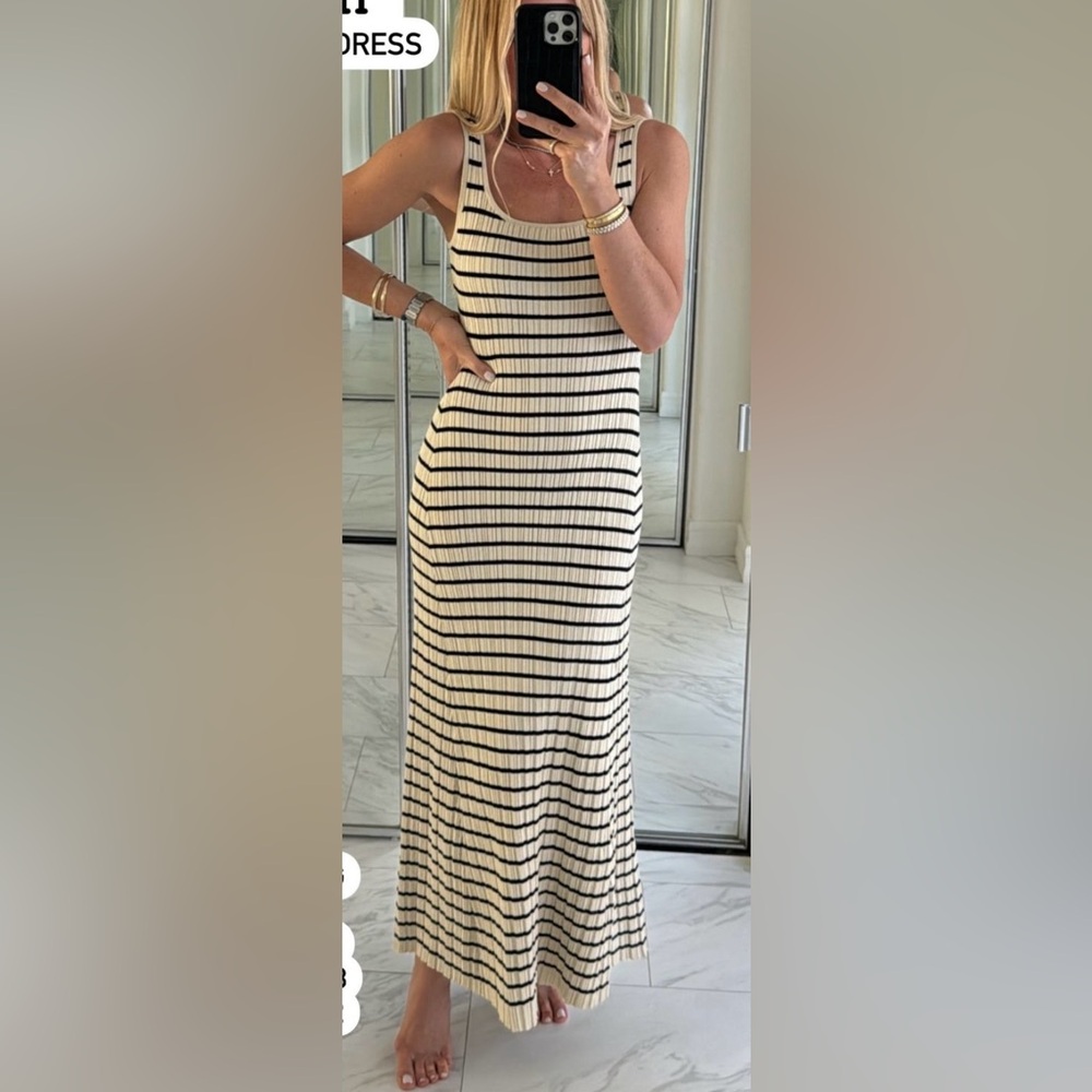 Gorgeous stretchy knit striped maxi dress - Picture 2 of 9